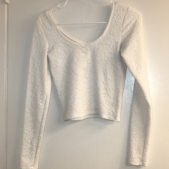 NWOT Bethany Mota White Textured Fitted Crop Top - Picture 2 of 4